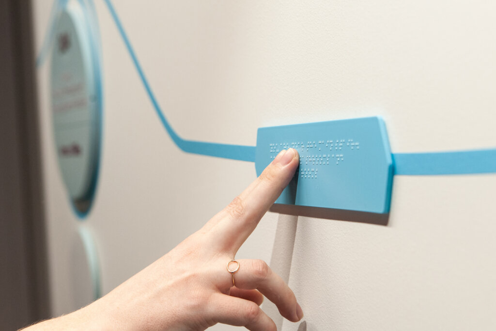 Example of a braille directional pannel.